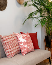Carregar imagem no visualizador da galeria, Classy Red Elephant (quadrada )
